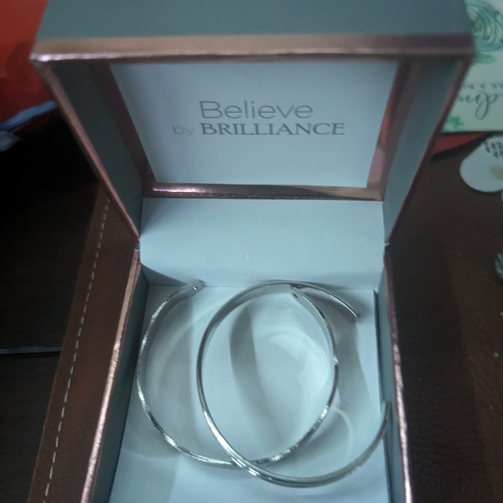 Bracelets - Picture 4 of 7